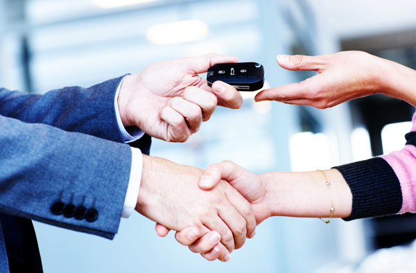 sell your car for cash | agreement with handshake